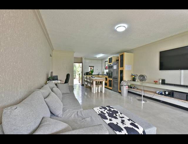 2 BEDROOM APARTMENT FOR SALE IN NEW REDRUTH